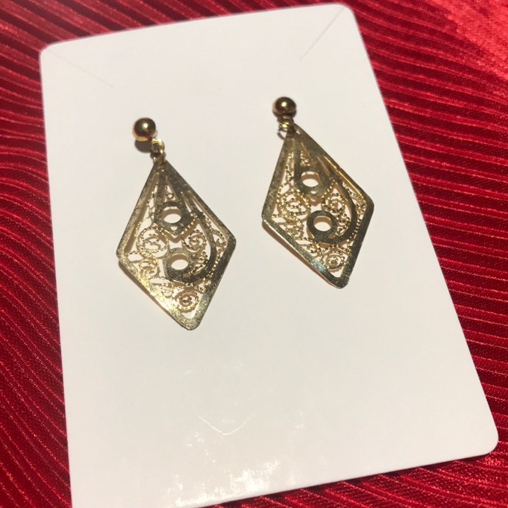 Versatile Gold Hanging Earring - image 1